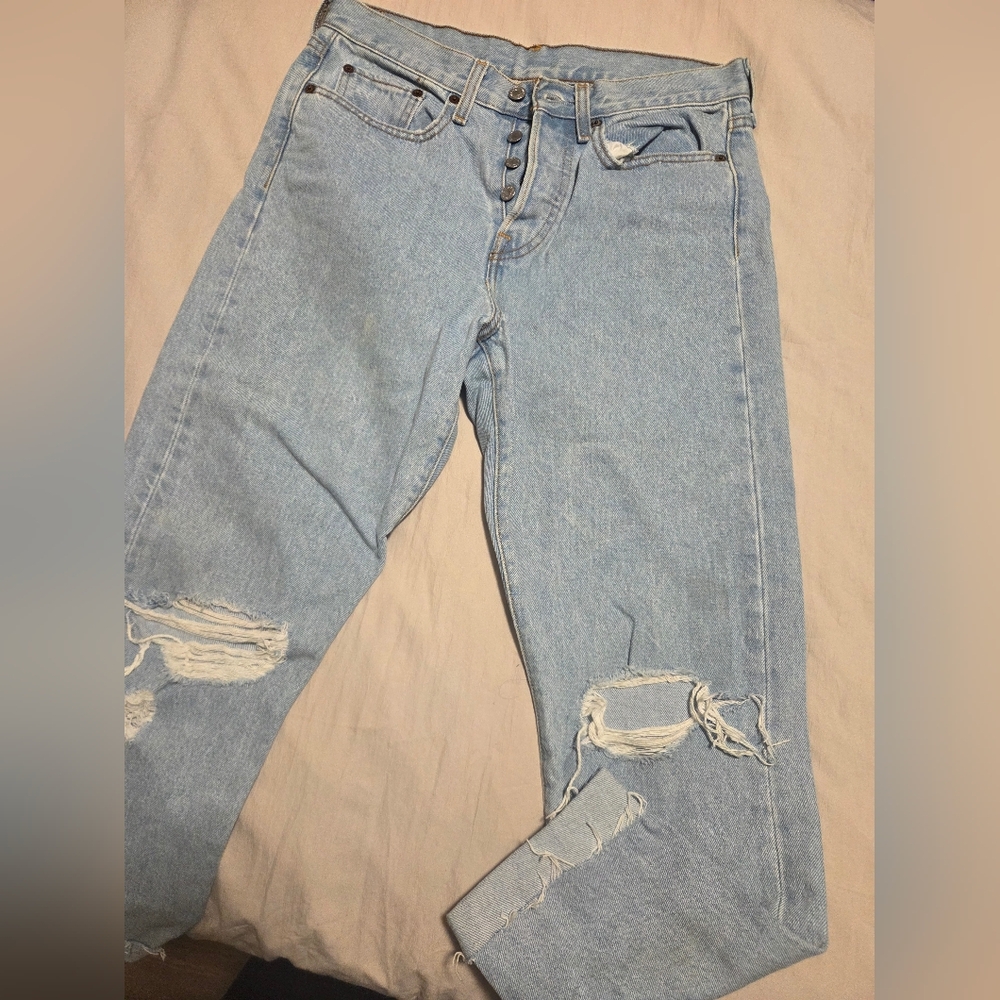 Levis Distressed Jeans